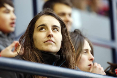Fotos del búscate en la grada del Osasuna 1-1 Oviedo