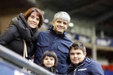 Fotos del búscate en la grada del Osasuna 1-1 Oviedo