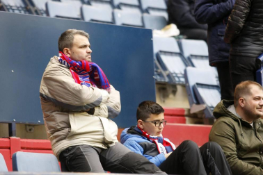 Fotos del búscate en la grada del Osasuna 1-1 Oviedo