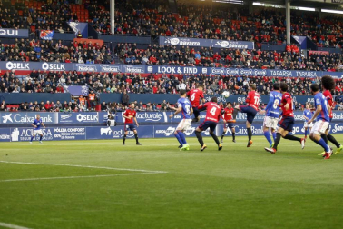 Fotos del partido Osasuna 2- 1 Oviedo disputado en El Sadar este sábado.