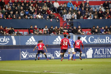 Fotos del partido Osasuna 2- 1 Oviedo disputado en El Sadar este sábado.