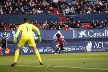Fotos del partido Osasuna 2- 1 Oviedo disputado en El Sadar este sábado.