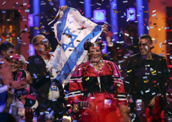 Netta Barzilai vuelve al escenario del Altice Arena con su 'Toy' para poner el broche final de la gala.