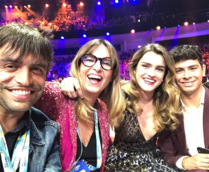 Amaia y Alfred en la Green Room con Manu Guix y Noemí Galera.