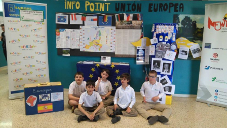 Mikel Irujo, el delegado del Gobierno de Navarra en Europa, fue el encargado de inaugurar y clausurar el evento.