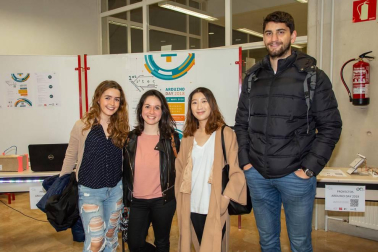 La biblioteca de la Universidad Pública de Navarra acogió la edición 2018 del 'Arduino day', un evento organizado por la Asociación de Electrónica, junto con el apoyo de la comunidad universitaria, en el que se puso en marcha una jornada abierta de proyectos electrónicos (Arduino day & Aniversario i2tec). Se trata de una experiencia de carácter internacional en el que los participantes cuentan y comparten experiencias y conocimientos gracias a plataformas open-source.