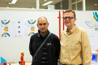 La biblioteca de la Universidad Pública de Navarra acogió la edición 2018 del 'Arduino day', un evento organizado por la Asociación de Electrónica, junto con el apoyo de la comunidad universitaria, en el que se puso en marcha una jornada abierta de proyectos electrónicos (Arduino day & Aniversario i2tec). Se trata de una experiencia de carácter internacional en el que los participantes cuentan y comparten experiencias y conocimientos gracias a plataformas open-source.