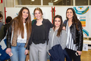 La biblioteca de la Universidad Pública de Navarra acogió la edición 2018 del 'Arduino day', un evento organizado por la Asociación de Electrónica, junto con el apoyo de la comunidad universitaria, en el que se puso en marcha una jornada abierta de proyectos electrónicos (Arduino day & Aniversario i2tec). Se trata de una experiencia de carácter internacional en el que los participantes cuentan y comparten experiencias y conocimientos gracias a plataformas open-source.