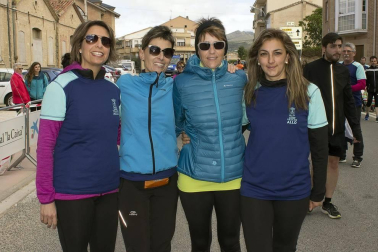 Cinco asociaciones con fines solidarios -Asociación Síndrome Apert, Asociación Luciérnaga, Asociación Anapku, Anfas Estella y Gerna (Grupo de Enfermedades Raras o poco frecuentes de Navarra)- fueron las protagonistas de la cuarta edición de la carrera solidaria de Allo. Una prueba con diferentes distancias apta para todos los públicos y que se convirtió en una fiesta con la celebración a posteriori de una comida y un sorteo de regalos.