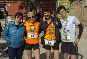 Cinco asociaciones con fines solidarios -Asociación Síndrome Apert, Asociación Luciérnaga, Asociación Anapku, Anfas Estella y Gerna (Grupo de Enfermedades Raras o poco frecuentes de Navarra)- fueron las protagonistas de la cuarta edición de la carrera solidaria de Allo. Una prueba con diferentes distancias apta para todos los públicos y que se convirtió en una fiesta con la celebración a posteriori de una comida y un sorteo de regalos.