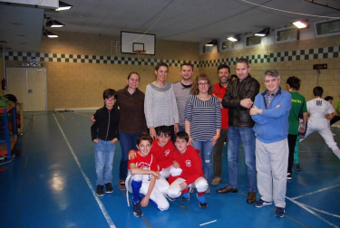 El sábado 12 de mayo las instalaciones del Campo de Deportes Larraina fueron el escenario donde se celebró la jornada final de los Juegos Deportivos de Navarra en la modalidad de florete para las categorías sub 10 y sub 14. En el encuentro deportivo tomaron parte en torno a una treintena de tiradores pertenecientes al propio Larraina y al Club Navarro de Esgrima.