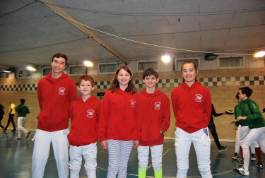 El sábado 12 de mayo las instalaciones del Campo de Deportes Larraina fueron el escenario donde se celebró la jornada final de los Juegos Deportivos de Navarra en la modalidad de florete para las categorías sub 10 y sub 14. En el encuentro deportivo tomaron parte en torno a una treintena de tiradores pertenecientes al propio Larraina y al Club Navarro de Esgrima.