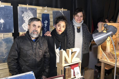 El fin de semana del 12 y 13 de mayo la Plaza de Toros de Pamplona acogió una nueva edición de Ame&Art, un espacio en el que se encontraron más de 60 marcas y diseñadores independientes. Junto a los diferentes puntos de exposición de los creadores, también hubo sitio para la gastronomía local, conciertos, música DJ y zona infantil. En esta edición, además, se pudo visitar una galería de arte en la que participaron varios artistas locales.