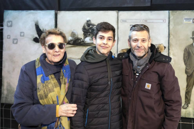 El fin de semana del 12 y 13 de mayo la Plaza de Toros de Pamplona acogió una nueva edición de Ame&Art, un espacio en el que se encontraron más de 60 marcas y diseñadores independientes. Junto a los diferentes puntos de exposición de los creadores, también hubo sitio para la gastronomía local, conciertos, música DJ y zona infantil. En esta edición, además, se pudo visitar una galería de arte en la que participaron varios artistas locales.