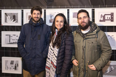 El fin de semana del 12 y 13 de mayo la Plaza de Toros de Pamplona acogió una nueva edición de Ame&Art, un espacio en el que se encontraron más de 60 marcas y diseñadores independientes. Junto a los diferentes puntos de exposición de los creadores, también hubo sitio para la gastronomía local, conciertos, música DJ y zona infantil. En esta edición, además, se pudo visitar una galería de arte en la que participaron varios artistas locales.
