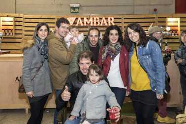 El fin de semana del 12 y 13 de mayo la Plaza de Toros de Pamplona acogió una nueva edición de Ame&Art, un espacio en el que se encontraron más de 60 marcas y diseñadores independientes. Junto a los diferentes puntos de exposición de los creadores, también hubo sitio para la gastronomía local, conciertos, música DJ y zona infantil. En esta edición, además, se pudo visitar una galería de arte en la que participaron varios artistas locales.