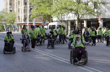 Imágenes de la primera carrera solidaria organizada en Pamplona por Adacen y Aspace Navarra el pasado domingo, 20 de mayo, con el objetivo de dar visibilidad a las personas con discapacidad.