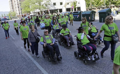 Imágenes de la primera carrera solidaria organizada en Pamplona por Adacen y Aspace Navarra el pasado domingo, 20 de mayo, con el objetivo de dar visibilidad a las personas con discapacidad.