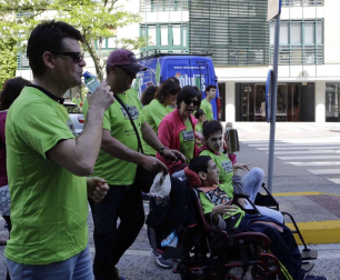 Imágenes de la primera carrera solidaria organizada en Pamplona por Adacen y Aspace Navarra el pasado domingo, 20 de mayo, con el objetivo de dar visibilidad a las personas con discapacidad.