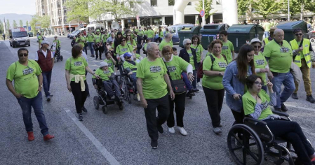 Imágenes de la primera carrera solidaria organizada en Pamplona por Adacen y Aspace Navarra el pasado domingo, 20 de mayo, con el objetivo de dar visibilidad a las personas con discapacidad.