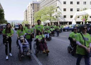 Imágenes de la primera carrera solidaria organizada en Pamplona por Adacen y Aspace Navarra el pasado domingo, 20 de mayo, con el objetivo de dar visibilidad a las personas con discapacidad.
