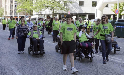 Imágenes de la primera carrera solidaria organizada en Pamplona por Adacen y Aspace Navarra el pasado domingo, 20 de mayo, con el objetivo de dar visibilidad a las personas con discapacidad.