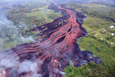 Una central geotérrmica de las islas Hawái está amenazada por la lava del volcán Kilauea.