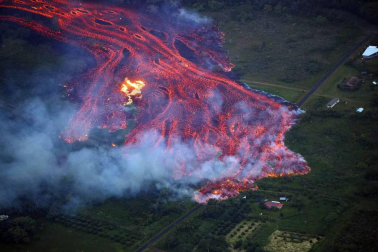 Una central geotérrmica de las islas Hawái está amenazada por la lava del volcán Kilauea.