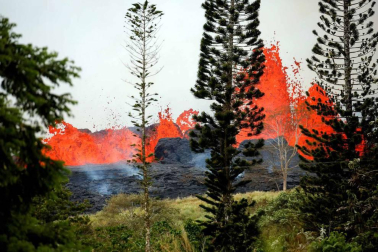 Una central geotérrmica de las islas Hawái está amenazada por la lava del volcán Kilauea.