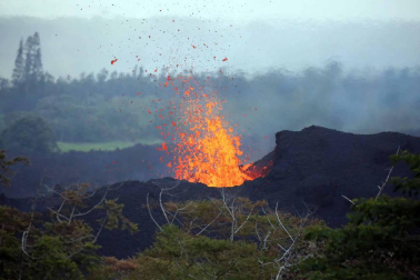 Una central geotérrmica de las islas Hawái está amenazada por la lava del volcán Kilauea.