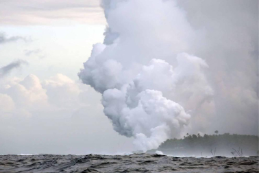 Una central geotérrmica de las islas Hawái está amenazada por la lava del volcán Kilauea.