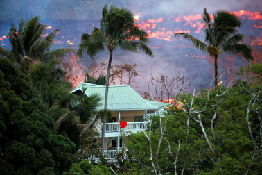 Una central geotérrmica de las islas Hawái está amenazada por la lava del volcán Kilauea.