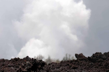 Una central geotérrmica de las islas Hawái está amenazada por la lava del volcán Kilauea.