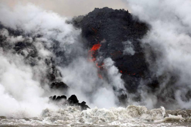 Una central geotérrmica de las islas Hawái está amenazada por la lava del volcán Kilauea.