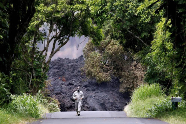 Una central geotérrmica de las islas Hawái está amenazada por la lava del volcán Kilauea.