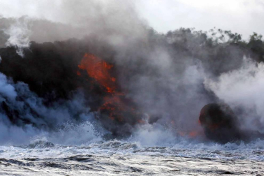 Una central geotérrmica de las islas Hawái está amenazada por la lava del volcán Kilauea.