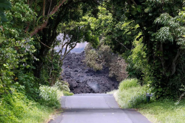 Una central geotérrmica de las islas Hawái está amenazada por la lava del volcán Kilauea.
