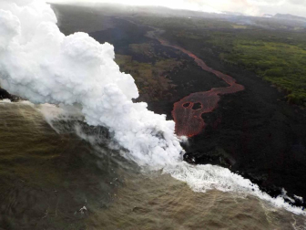 Una central geotérrmica de las islas Hawái está amenazada por la lava del volcán Kilauea.