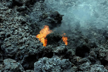 Una central geotérrmica de las islas Hawái está amenazada por la lava del volcán Kilauea.