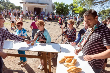 Cientos de tudelanos cumplieron con la tradición este martes 22 de mayo y acudieron a la ermita de la santa en la romería.