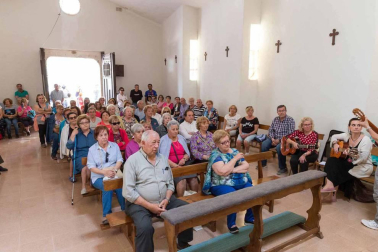 Cientos de tudelanos cumplieron con la tradición este martes 22 de mayo y acudieron a la ermita de la santa en la romería.