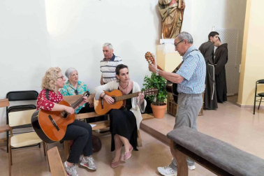 Cientos de tudelanos cumplieron con la tradición este martes 22 de mayo y acudieron a la ermita de la santa en la romería.