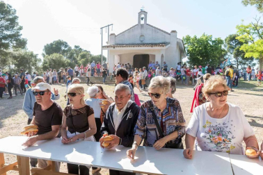 Cientos de tudelanos cumplieron con la tradición este martes 22 de mayo y acudieron a la ermita de la santa en la romería.