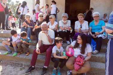 Cientos de tudelanos cumplieron con la tradición este martes 22 de mayo y acudieron a la ermita de la santa en la romería.