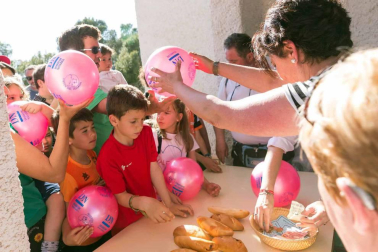 Cientos de tudelanos cumplieron con la tradición este martes 22 de mayo y acudieron a la ermita de la santa en la romería.