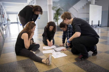 El Auditorio de Barañáin acoge este jueves a puerta abierta el estreno de 'Una noche mágica', el cuarto musical con el que el Colegio Vázquez de Mella-Bayonne apuesta por la innvocación educativa. Alumnos, profesores y padres del centro participan en la obra.