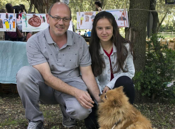 Ancín homenajeó el tradicional trabajo de elaboración de carbón vegetal con la celebración del VI Día de la Carbonera. Una fiesta bianual en la que, además de descubrir más sobre este oficio, también se pudo disfrutar de chistorrada, comida popular, kantuz o carrera de burros en una jornada festiva y de encuentro con el valle.