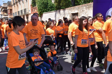 El domingo 20 de mayo se celebró la segunda edición de la marcha 'Murchante contra el cáncer'. Los vecinos de esta localidad se volcaron con la iniciativa solidaria, que invitada a completar el recorrido patinando, corriendo o andando. Además del evento deportivo, también se celebraron otras actividades paralelas, como animación infantil, pintacaras, manualidades y sorteos a los que se sumó reparto de migas, vino y chistorra.