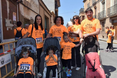 El domingo 20 de mayo se celebró la segunda edición de la marcha 'Murchante contra el cáncer'. Los vecinos de esta localidad se volcaron con la iniciativa solidaria, que invitada a completar el recorrido patinando, corriendo o andando. Además del evento deportivo, también se celebraron otras actividades paralelas, como animación infantil, pintacaras, manualidades y sorteos a los que se sumó reparto de migas, vino y chistorra.