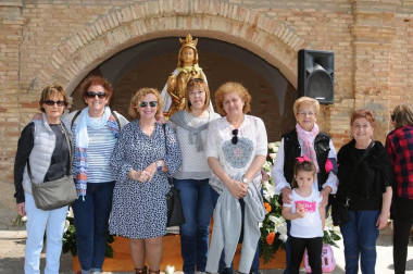 Los vecinos de Cárcar celebraron la tradicional romería a la ermita de la Virgen de Gracia el sábado 19 de mayo. La jornada comenzó con reparto de vino y chistorra e hinchables para los pequeños. Tras la misa se celebró el concurso de carrozas enramadas y los asistentes disfrutaron de las comidas preparadas al aire libre. Finalmente, un espectáculo de danza y un toro de fuego dieron cierre a la fiesta.